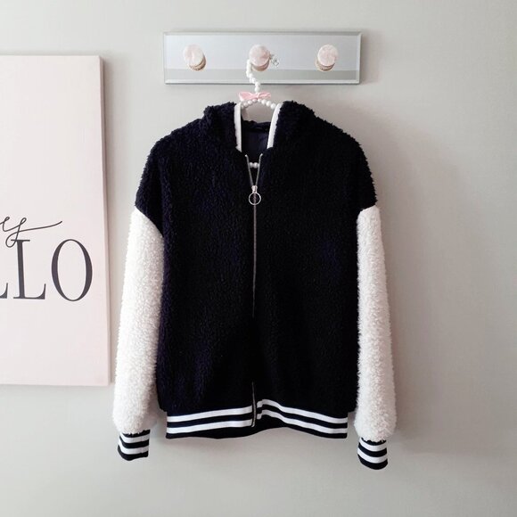 EUC Icone Simons black & white faux fur soft-feel Varsity-inspired sweatshirt, S - Picture 8 of 9